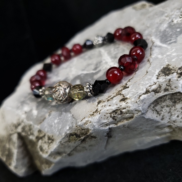 F16 Petite Wrist Blood Red Glass Bracelet Aurora Borealis Rose Handmade - Picture 7 of 12